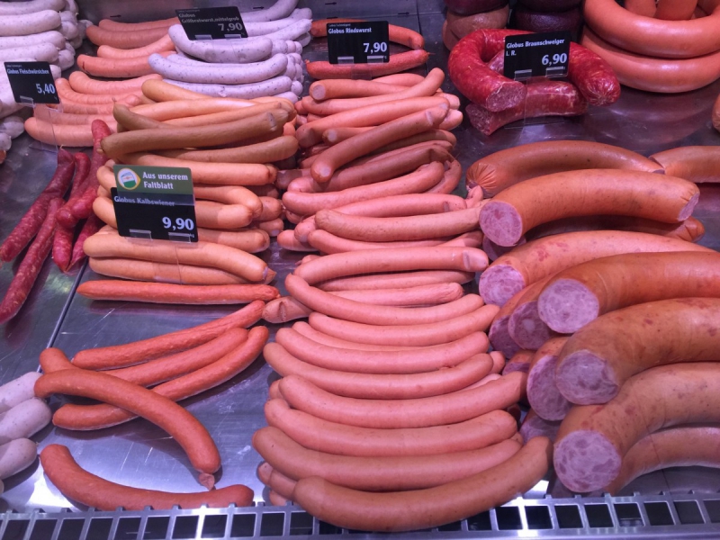 charcuterie-VILLECROZE-min_sausages_meat_butchery-1069321